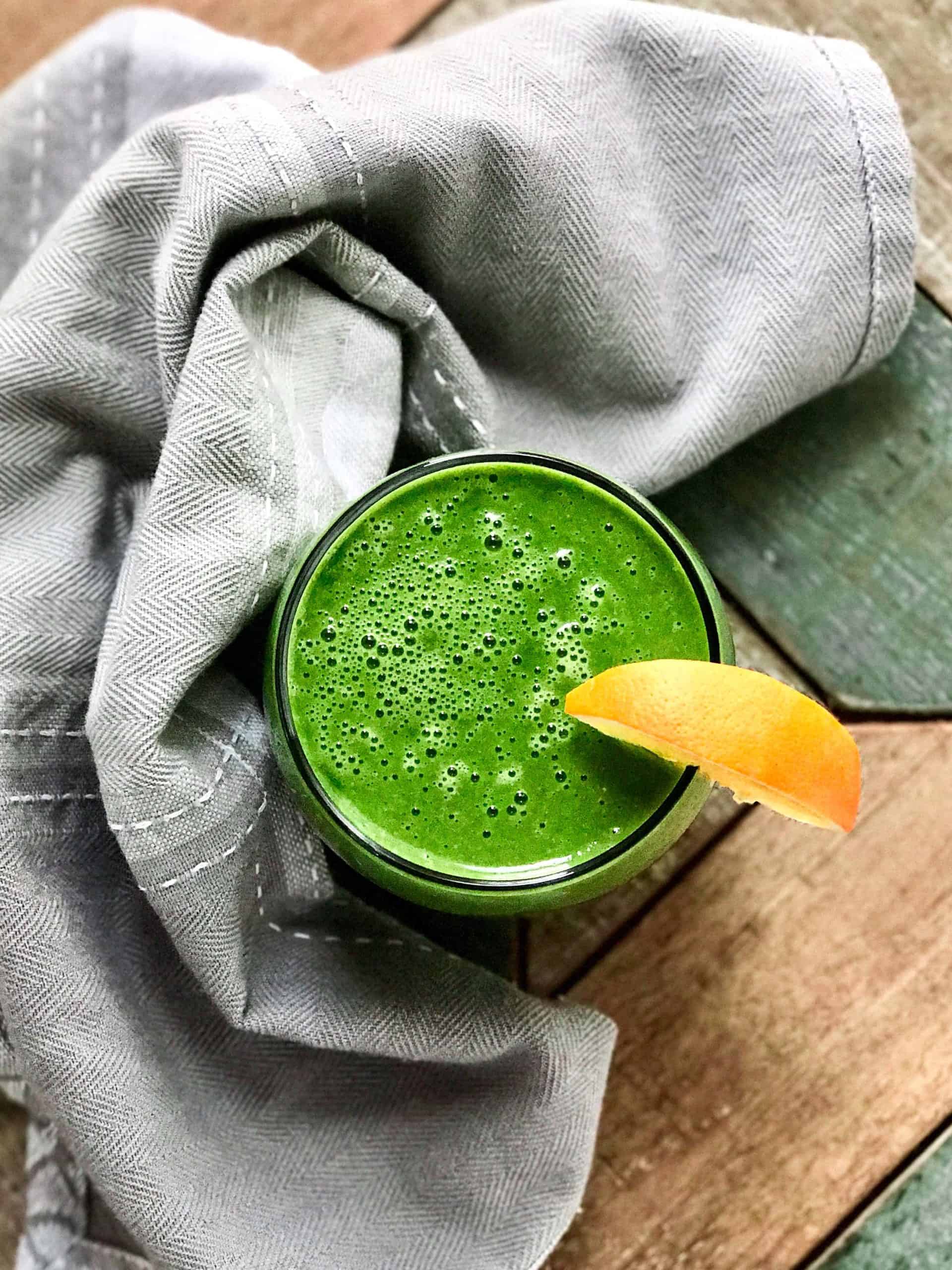 green-smoothie-in-a-cup-with-a-fresh orange.