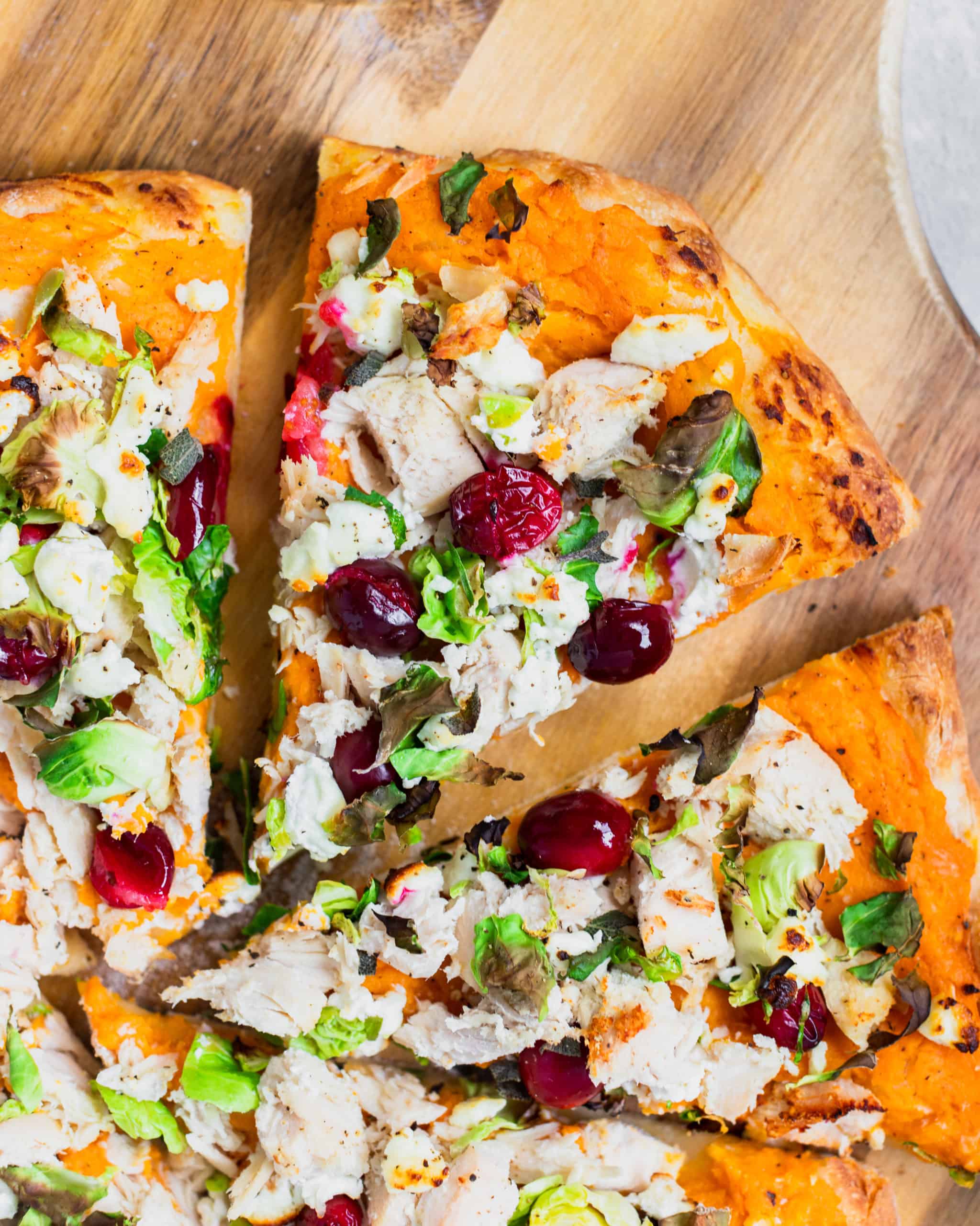 pizza with cranberry and turkey
