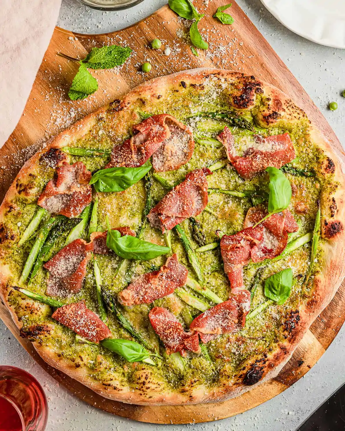 Pizza with Asparagus and Prosciutto 