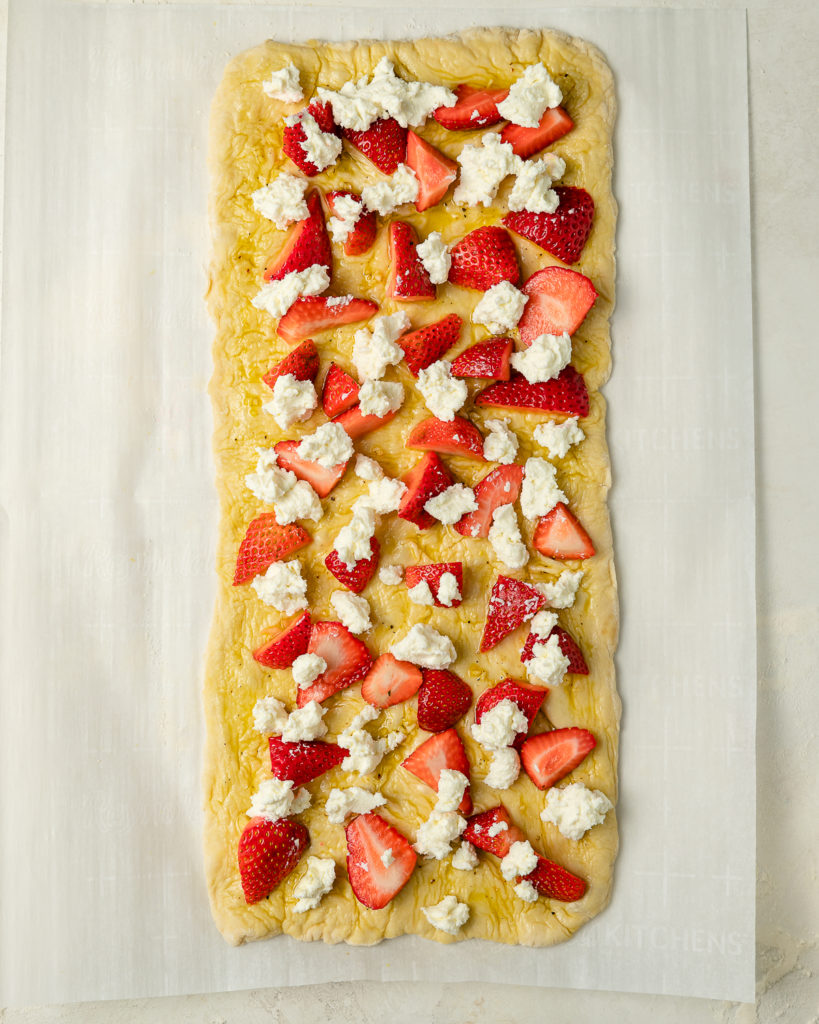 pizza with strawberries and goat cheese