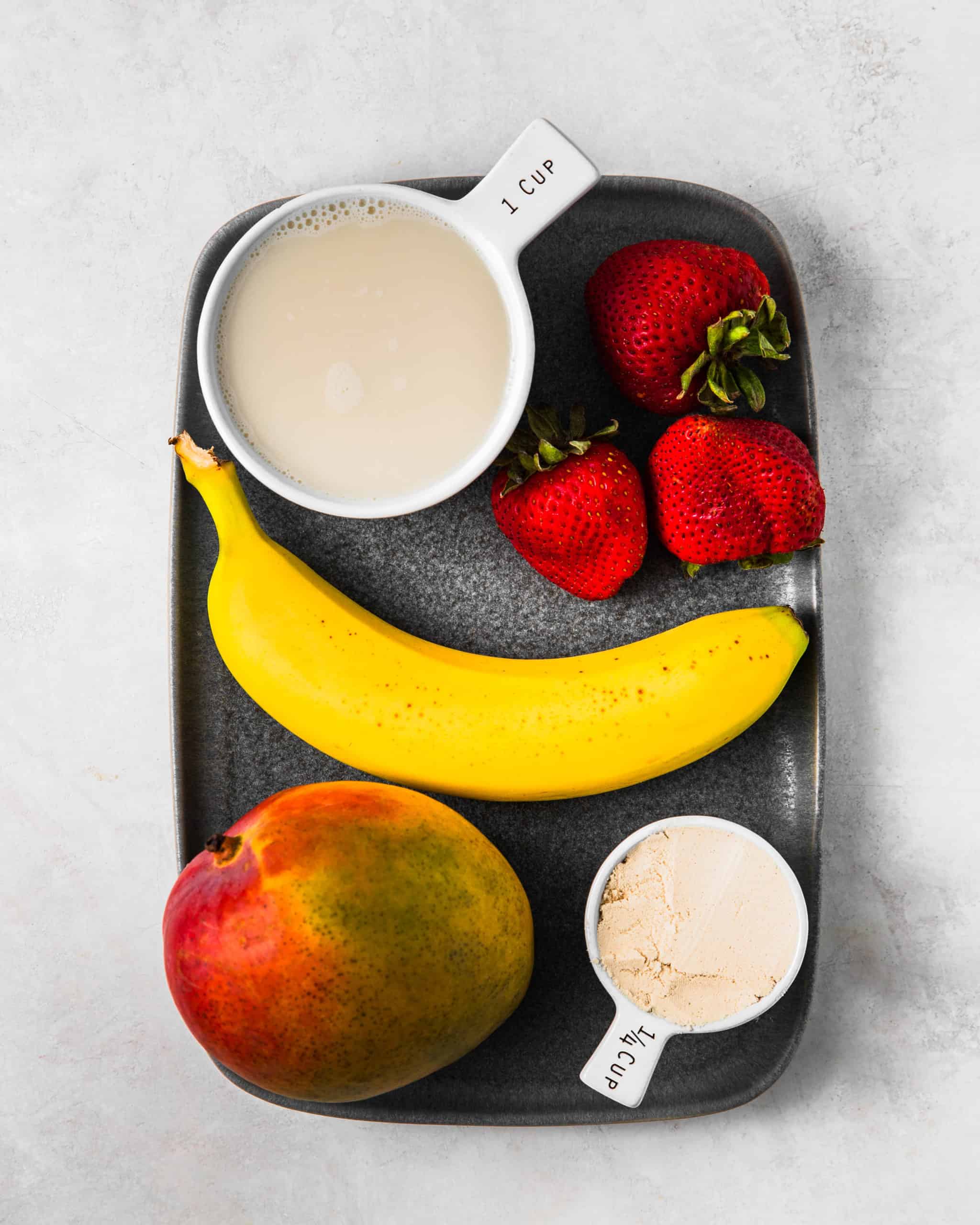 banana strawberry mango smoothie ingredients